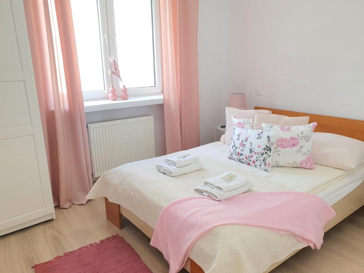Dom Goscinny Marta - Pokoje, Apartamenty, Domki Krynica Morska Kültér fotó